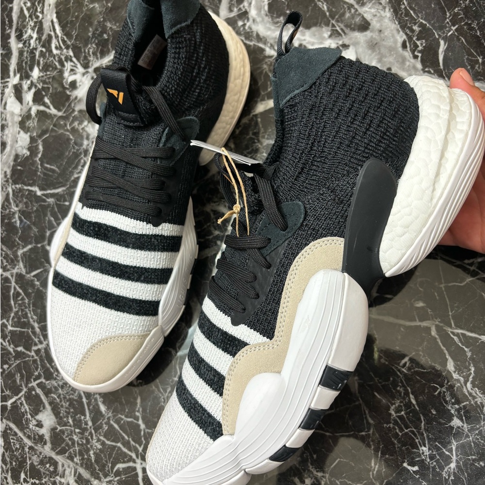 Adidas Basketball Trea Young 2.0 Carbon Black/Core White